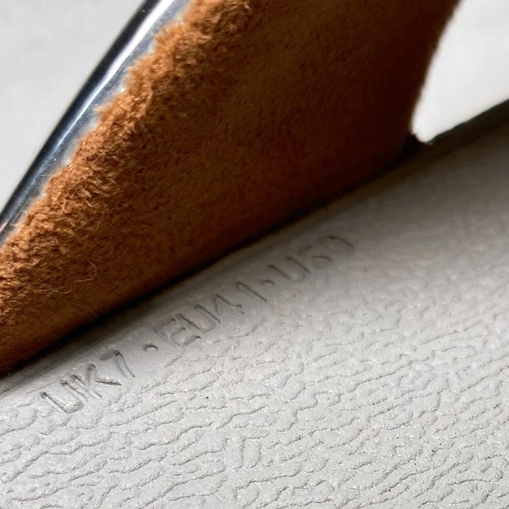 FitFlop Sandals Flip Flops Women’s Size 9 Silver Slides - Picture 3 of 3